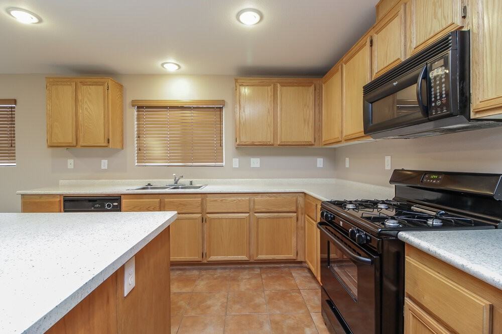 3433 Palatine Hills Ave - Photo 6 of 17