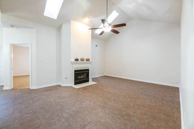 8434 Norway St - Photo 6 of 21