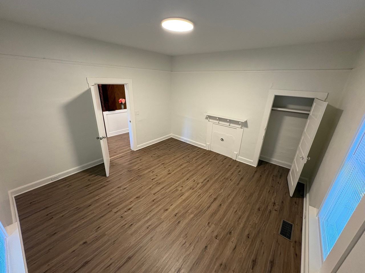 409 Lilly Ave - Photo 3 of 12