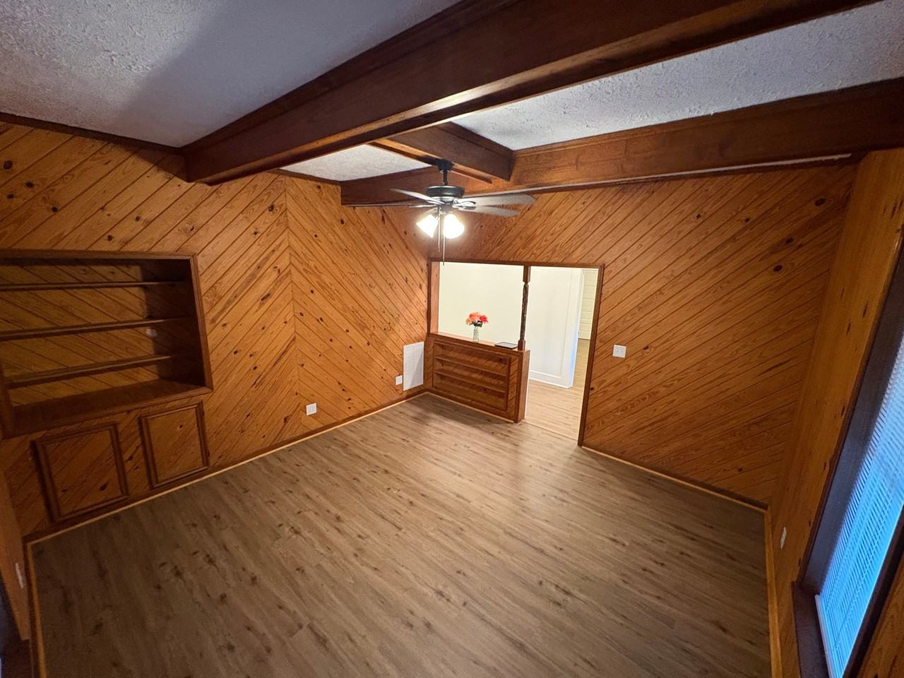 409 Lilly Ave - Photo 4 of 12