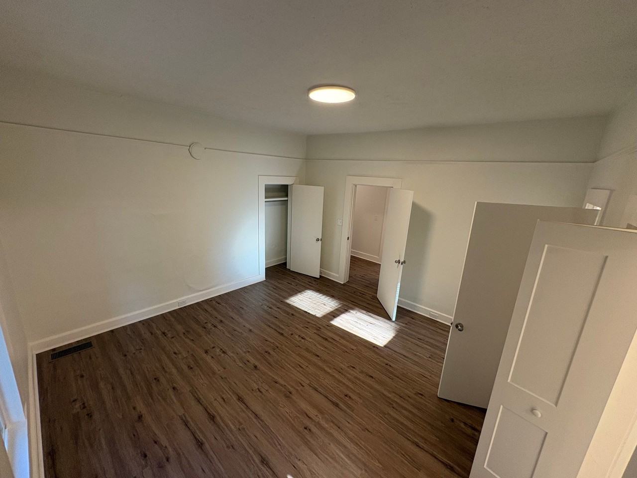 409 Lilly Ave - Photo 5 of 12