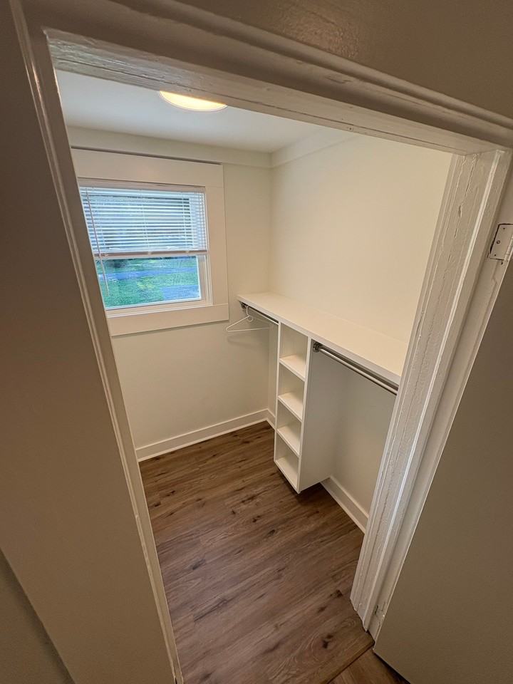 409 Lilly Ave - Photo 6 of 12