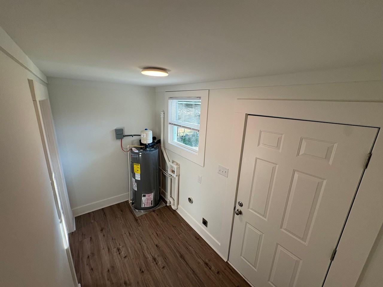 409 Lilly Ave - Photo 7 of 12