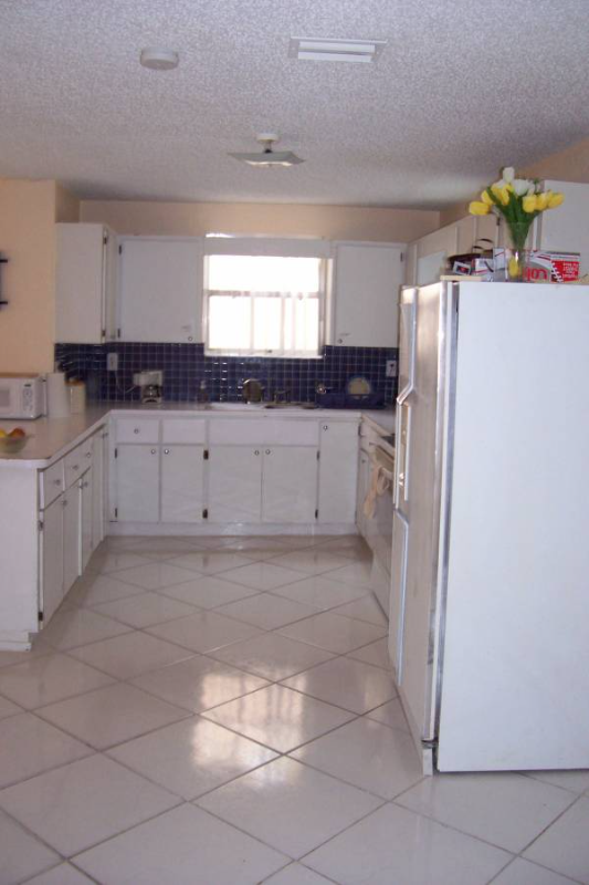 2329 W Spruce St - Photo 3 of 5