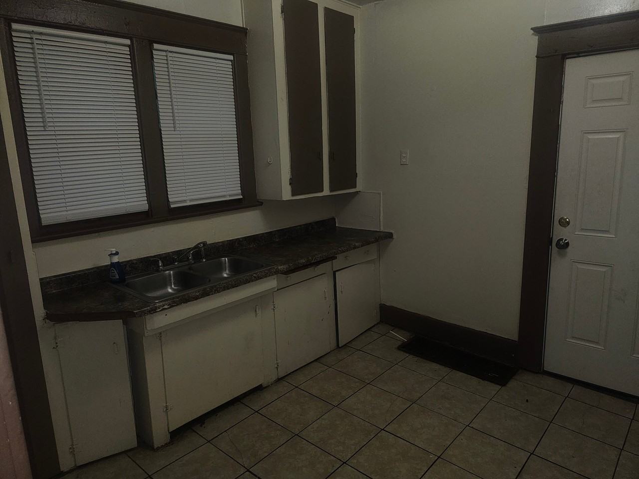 600 Pearl St - Photo 7 of 17