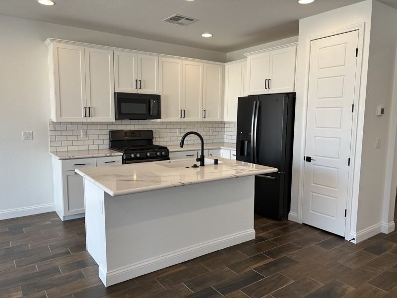 10050 Bismuth St - Photo 2 of 20