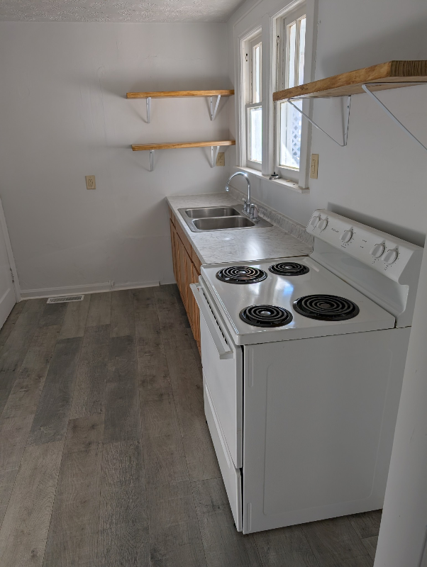 1310 W Virginia Ave - Photo 4 of 14