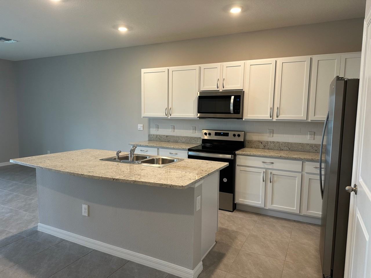3915 Goldheart Blvd - Photo 6 of 20