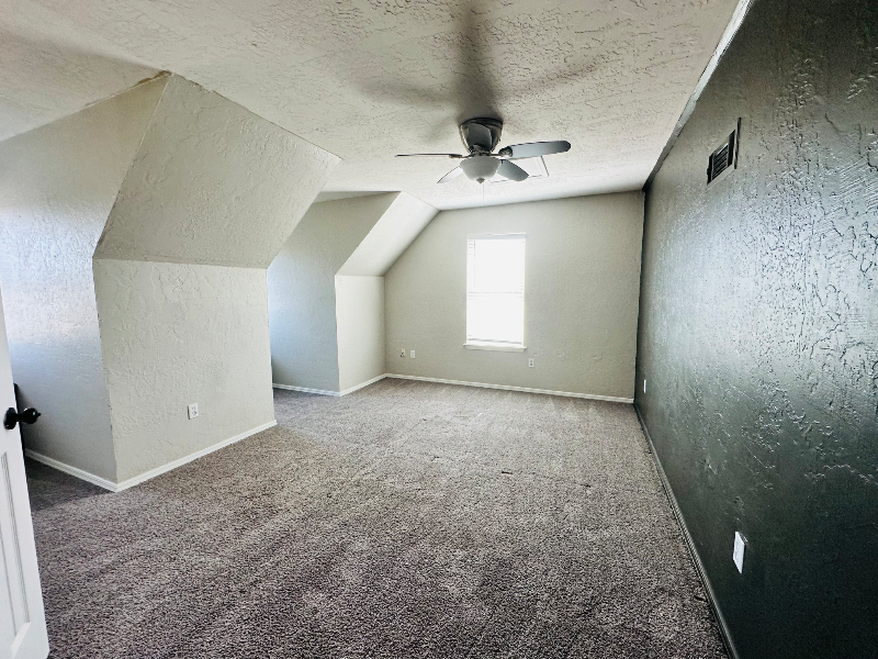 6104 Nw Lincoln Ave - Photo 2 of 13