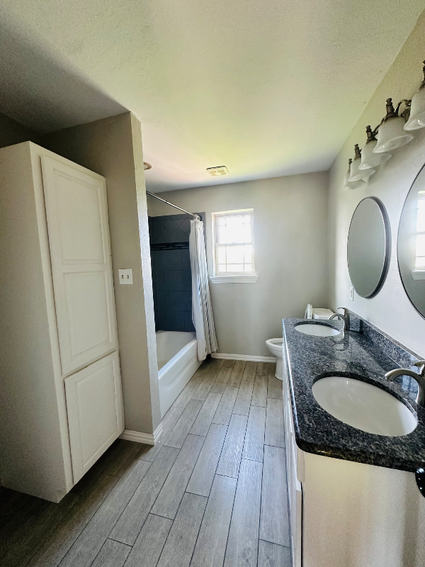6104 Nw Lincoln Ave - Photo 3 of 13