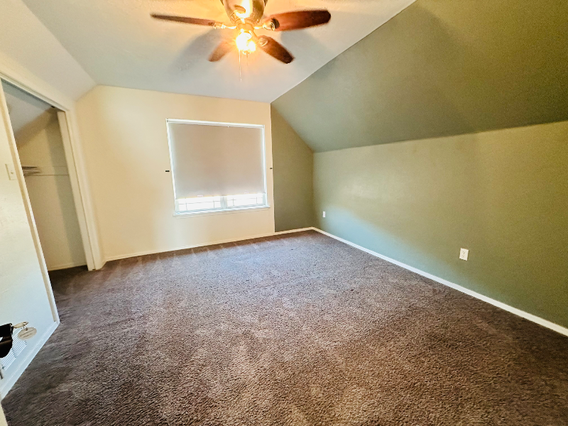 6104 Nw Lincoln Ave - Photo 5 of 13
