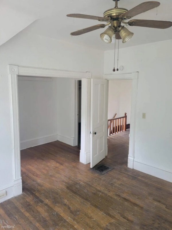 1007 1st St #2 - Photo 2 of 7