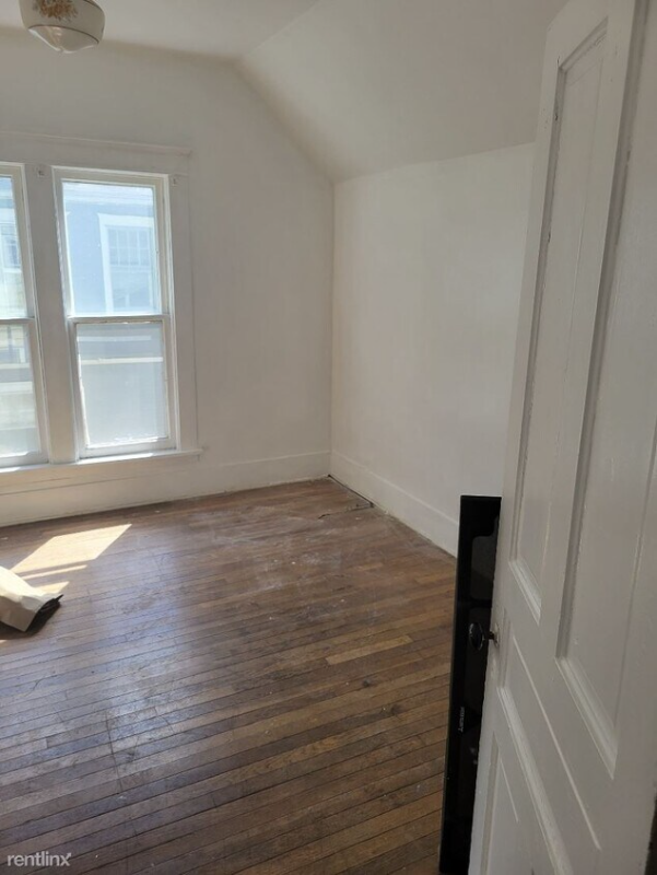 1007 1st St #2 - Photo 3 of 7