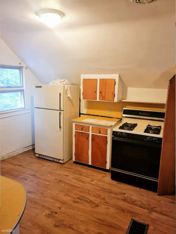1007 1st St #2 - Photo 4 of 7