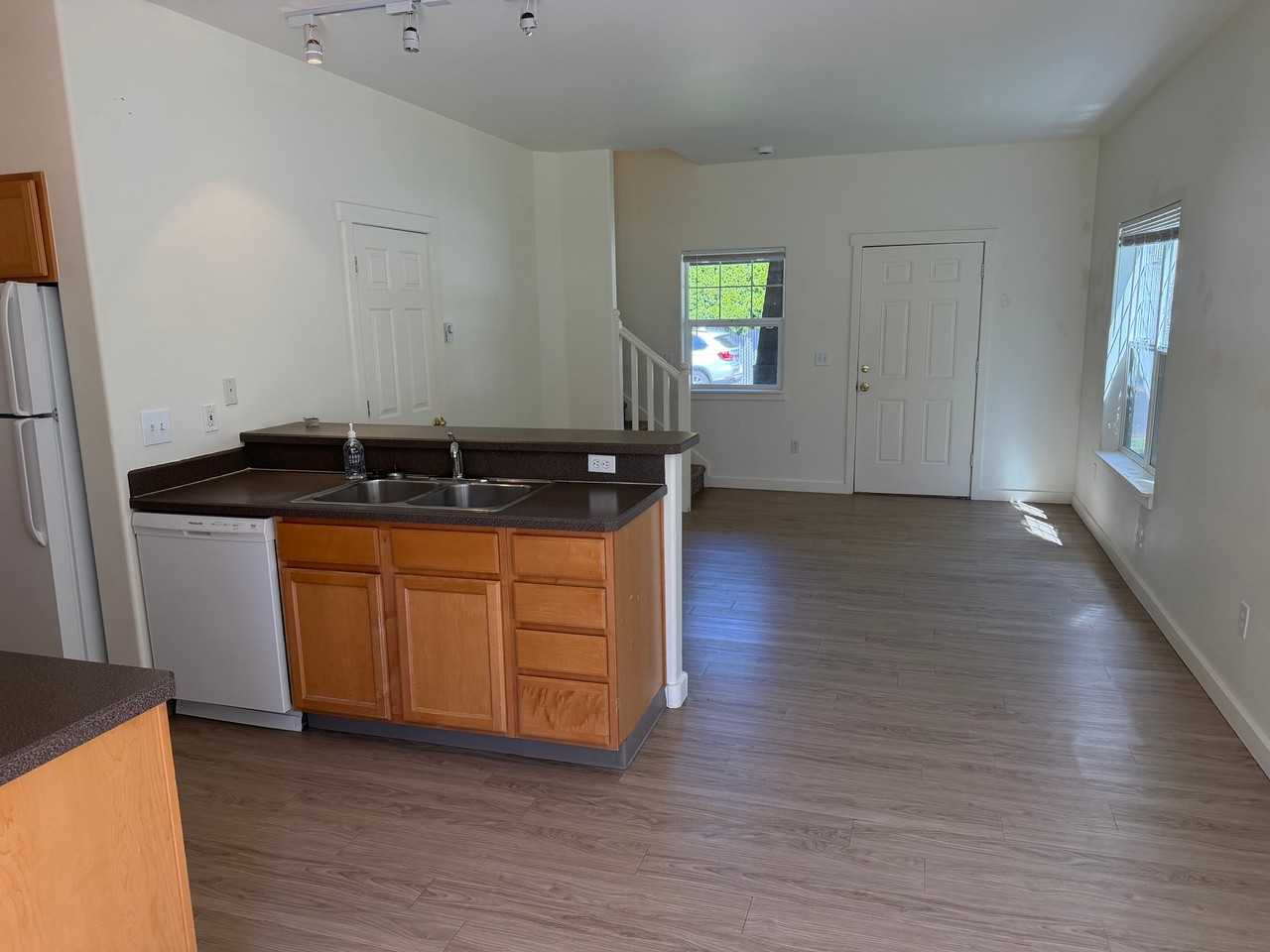 1407 Ne Lucinda Ct - Photo 3 of 18