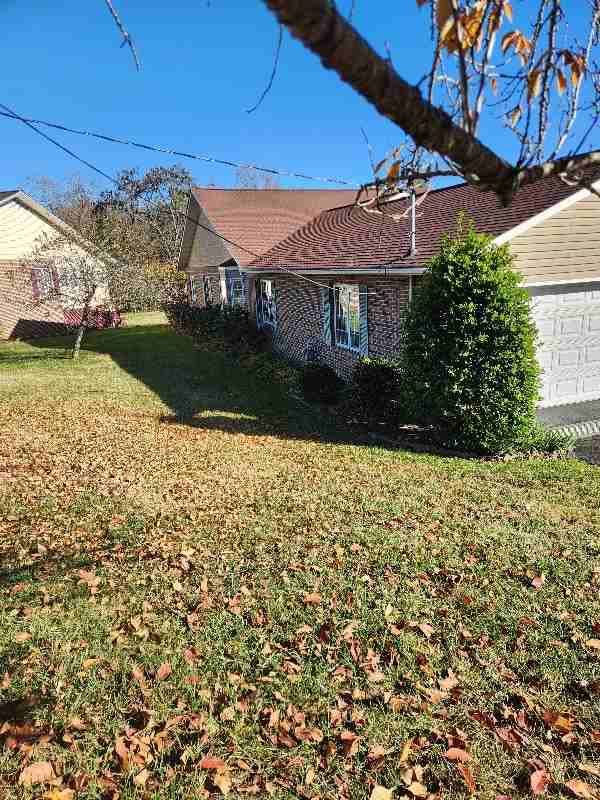 1105 Estate Dr - Photo 3 of 17