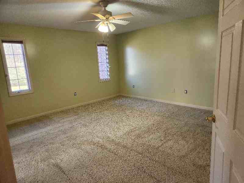 1105 Estate Dr - Photo 7 of 17