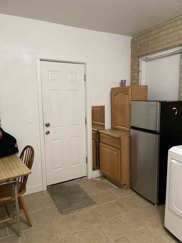 1228 S Lamar St - Photo 7 of 8