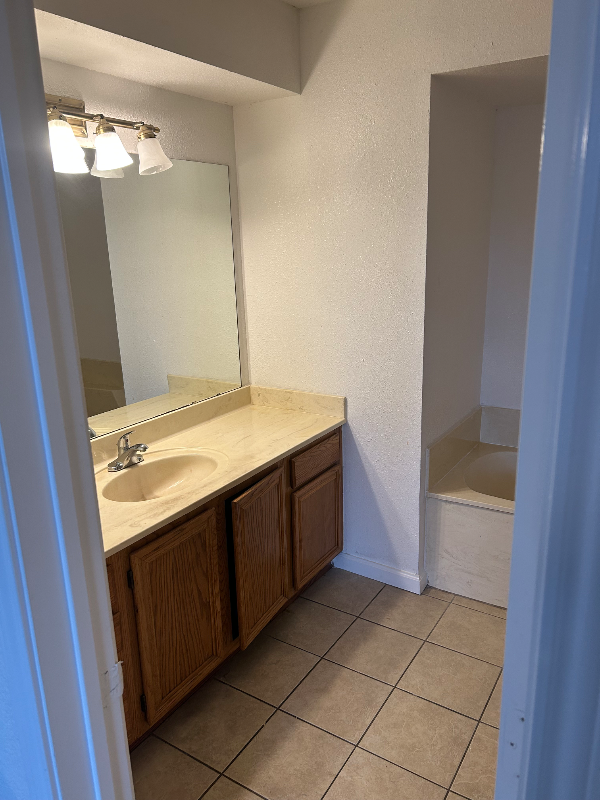 801 Summit Dr - Photo 4 of 20