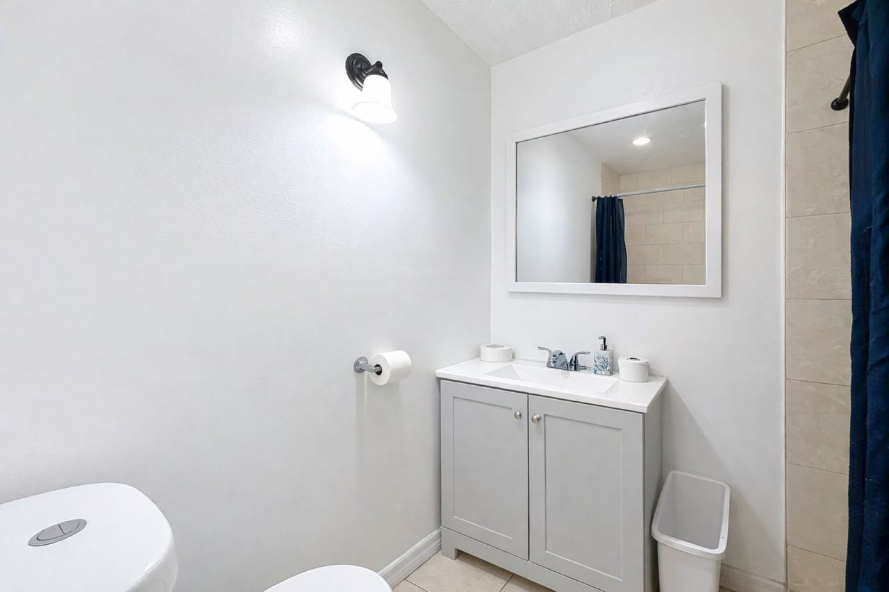 842 W 31st St #1 - Photo 5 of 10