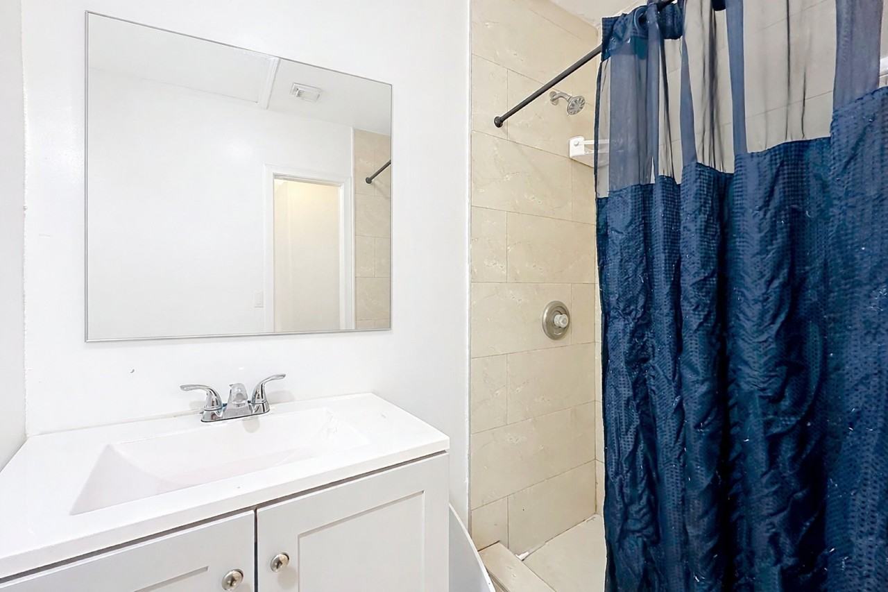 842 W 31st St #1 - Photo 6 of 10
