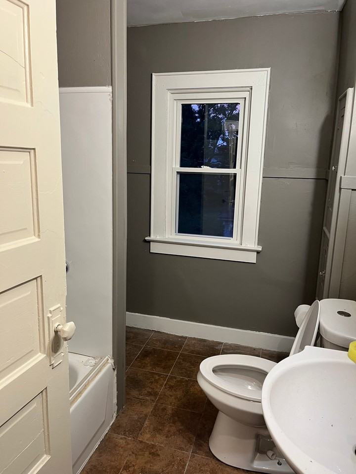 724 W North St - Photo 7 of 7