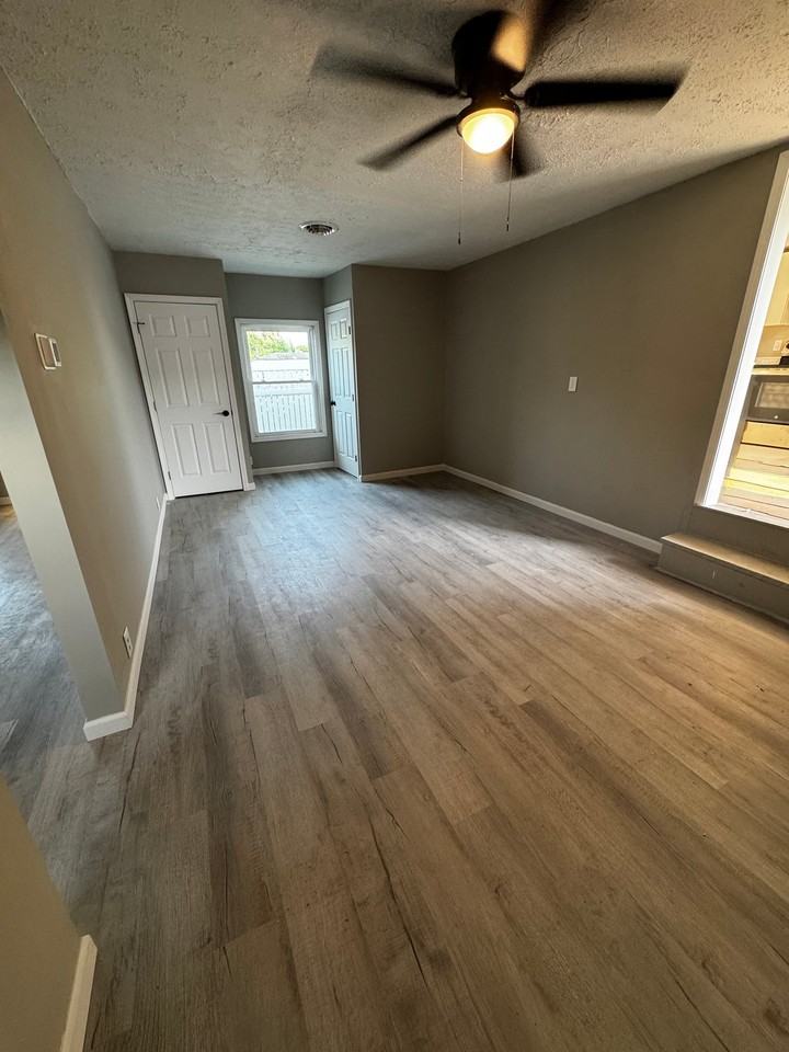 412 E Union St #412REAR - Photo 3 of 11