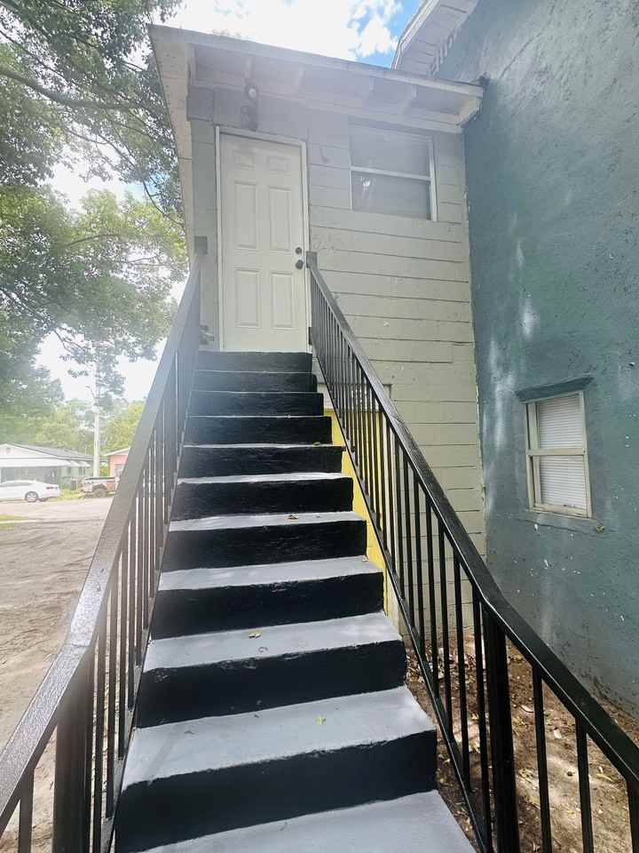 1776 Spires Ave #2UPSTAIRS - Photo 3 of 20