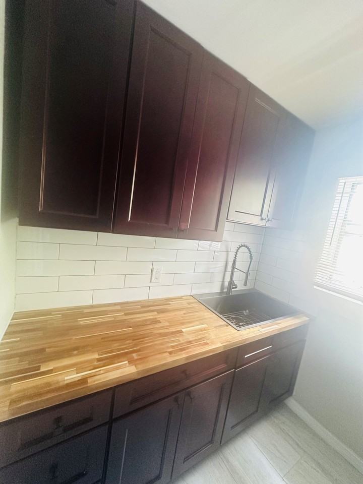 1776 Spires Ave #2UPSTAIRS - Photo 6 of 20