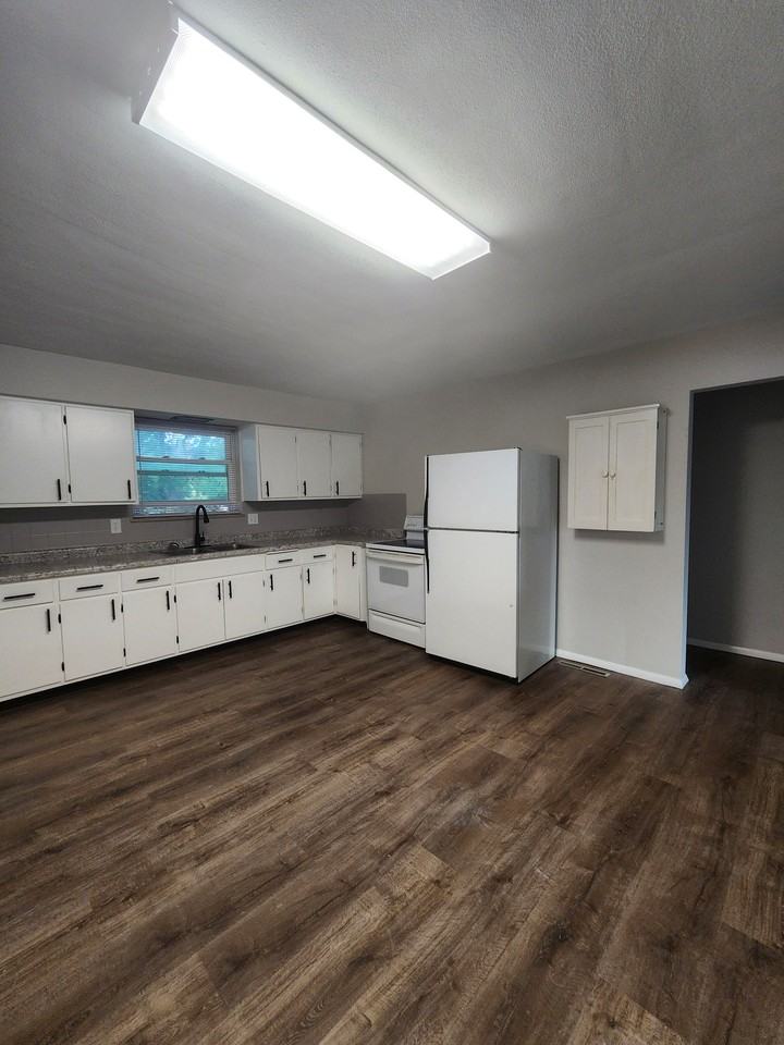 922 S 74th St - Photo 2 of 27