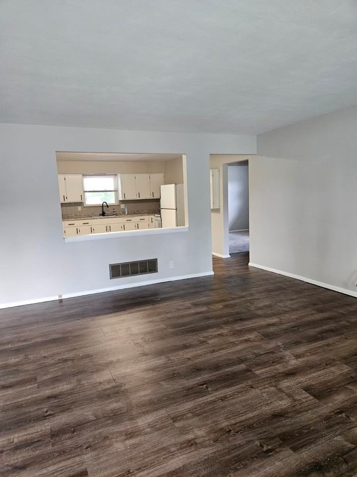 922 S 74th St - Photo 6 of 27