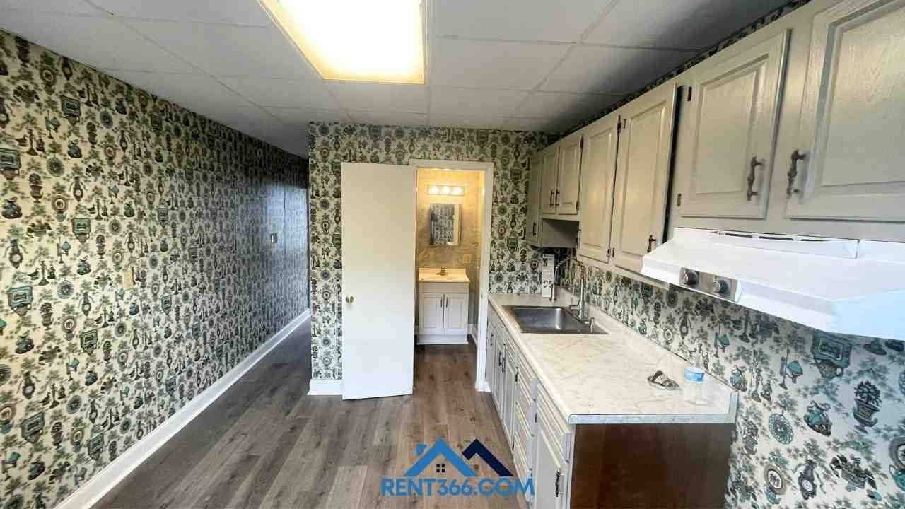 929 Centre St