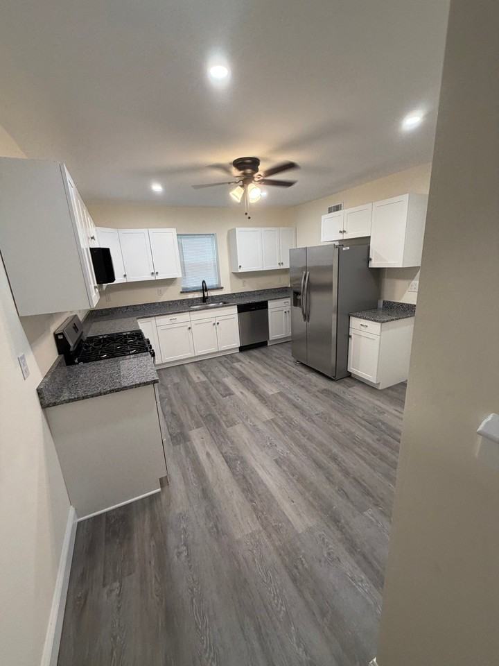 7 Oak St #1 - Photo 3 of 12
