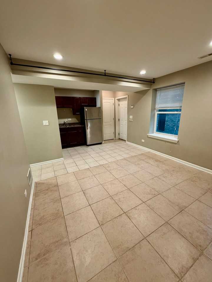 906 S Bishop St #G - Photo 4 of 13