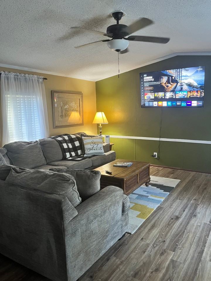 1097 Elm Run