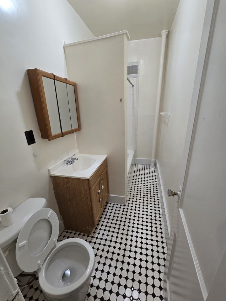 46 Kelly Parkway #204 - Photo 2 of 9