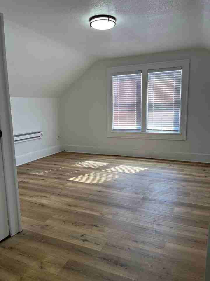 134 N Adams St - Photo 4 of 8