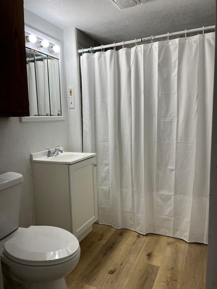 134 N Adams St - Photo 5 of 8