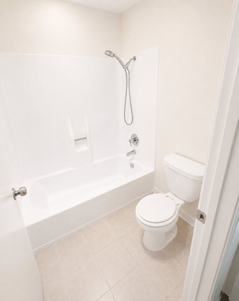 7040 Haskell Ave #310 - Photo 5 of 8