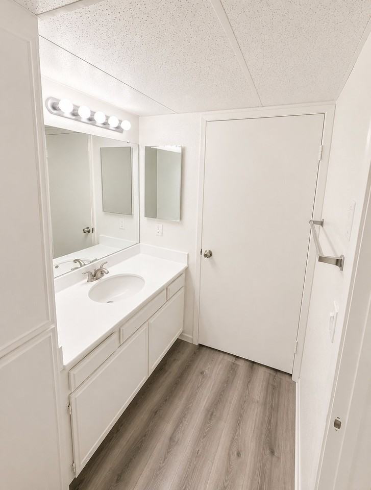 7040 Haskell Ave #310 - Photo 7 of 8