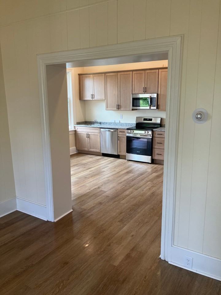 348 N 8th St - Photo 4 of 20