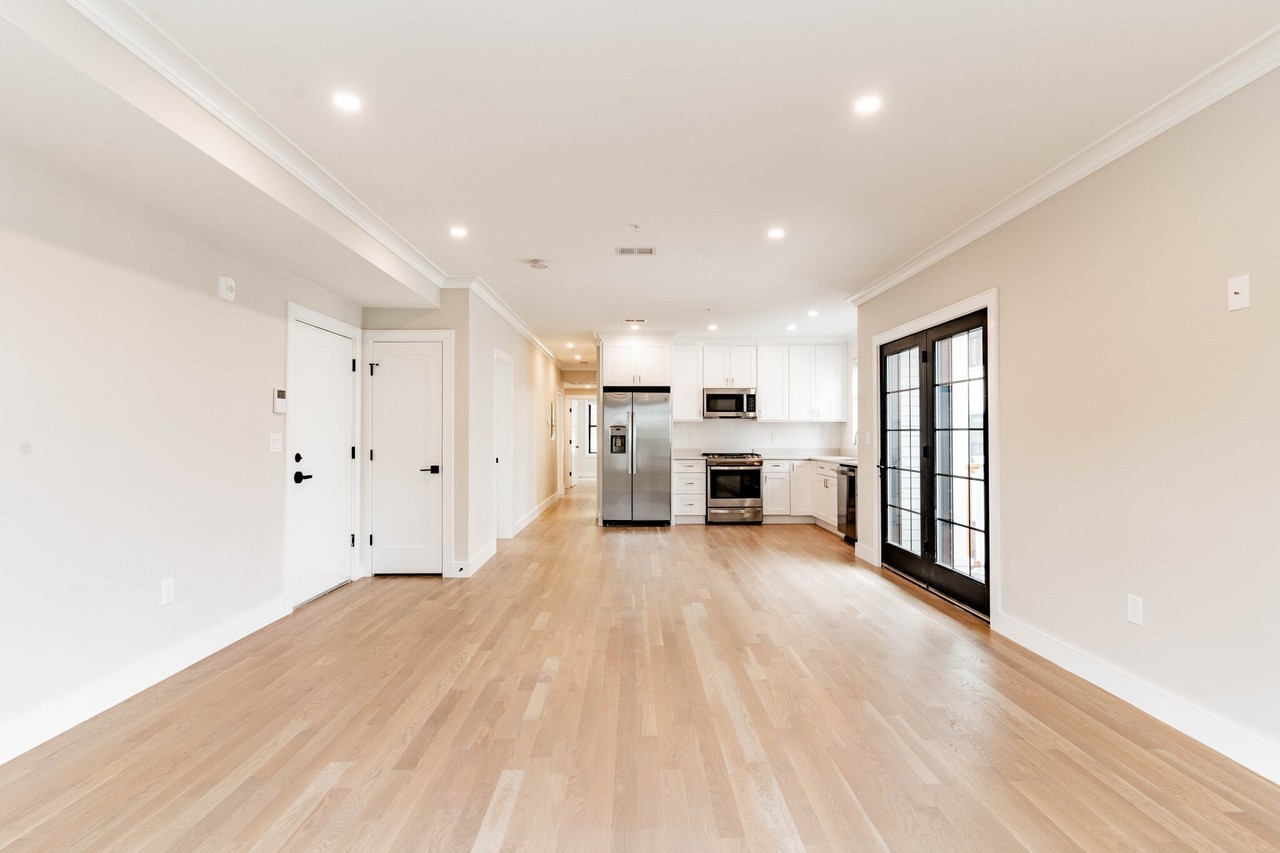 285 Lamartine St #2