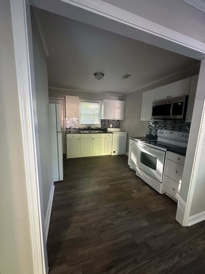 408 Hobson St - Photo 2 of 6