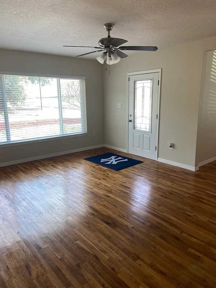 515 E Adalee St - Photo 2 of 10