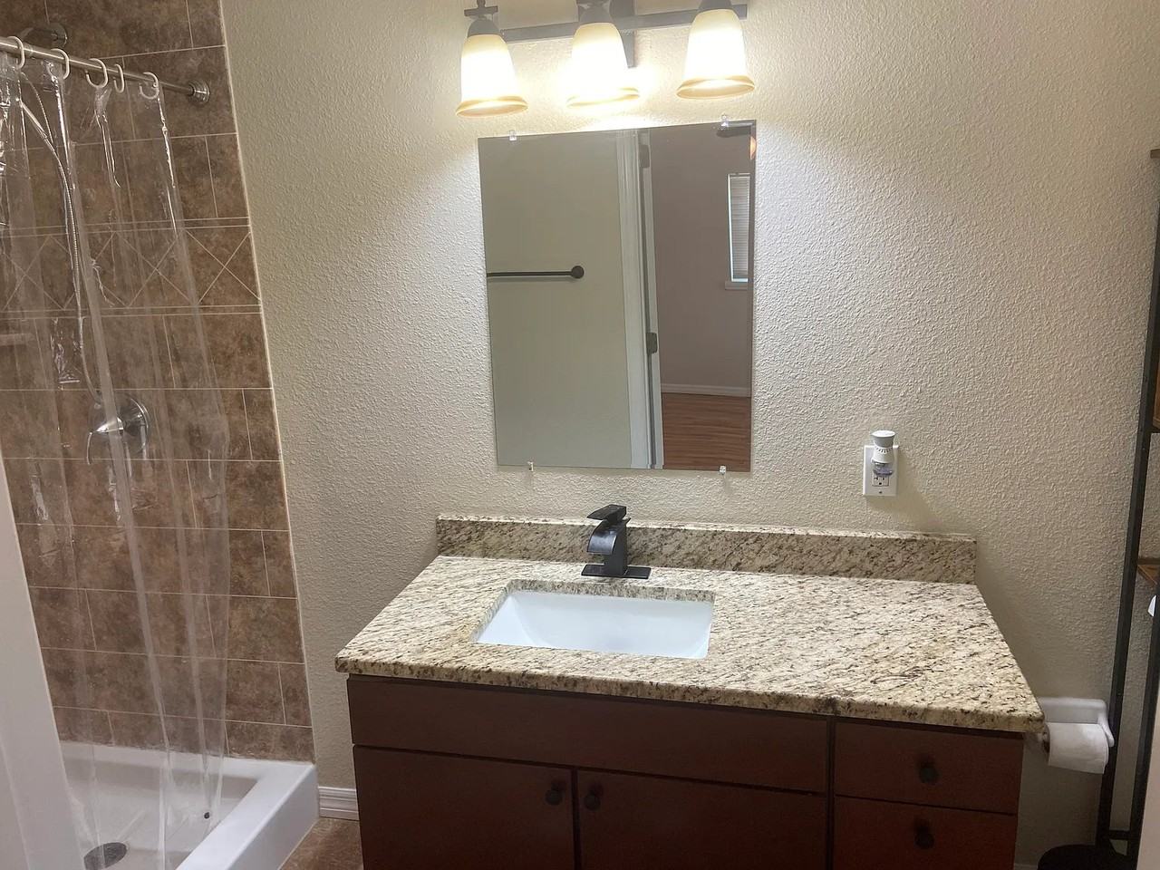 515 E Adalee St - Photo 5 of 10