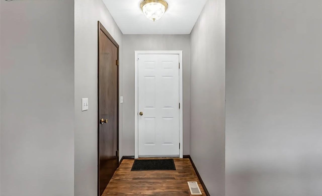 217 W Linden Ave - Photo 2 of 19