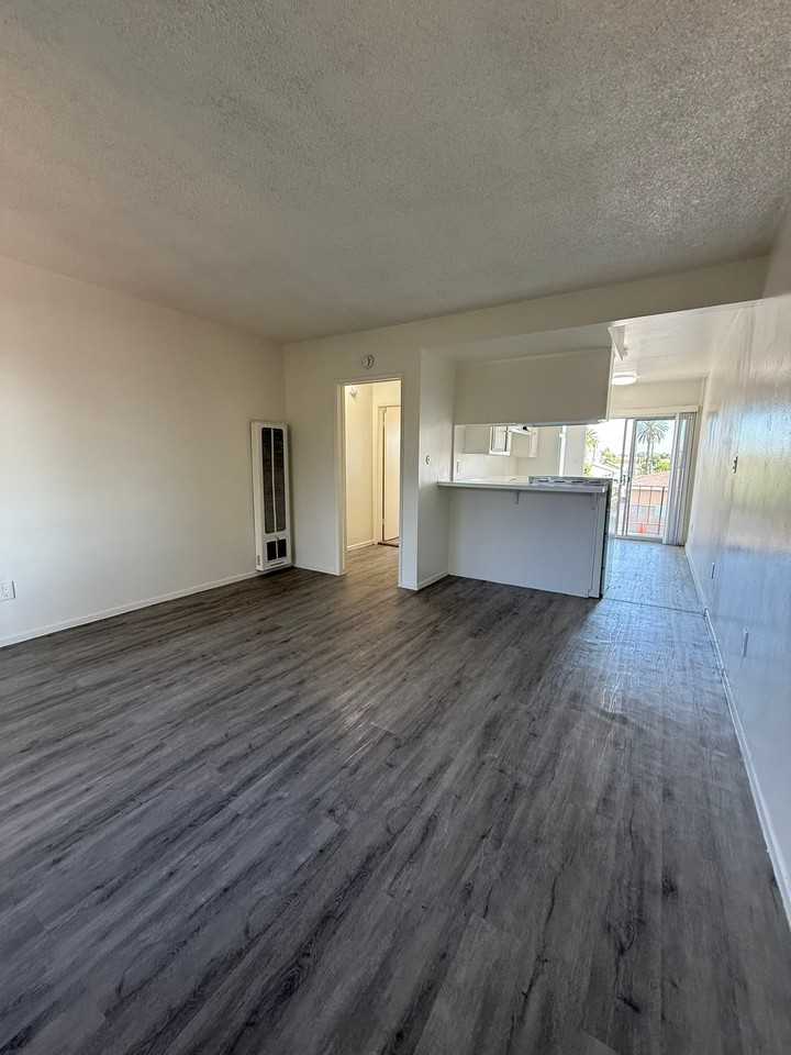 14026 Paramount Blvd #11 - Photo 4 of 19