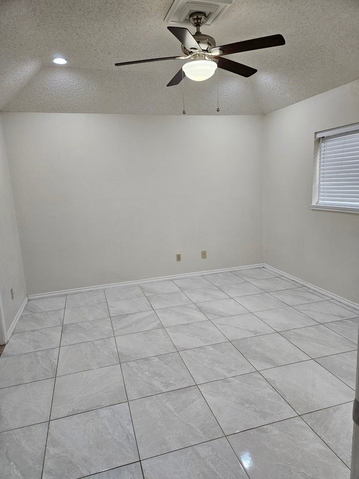 7508 N 22nd St - Photo 2 of 13