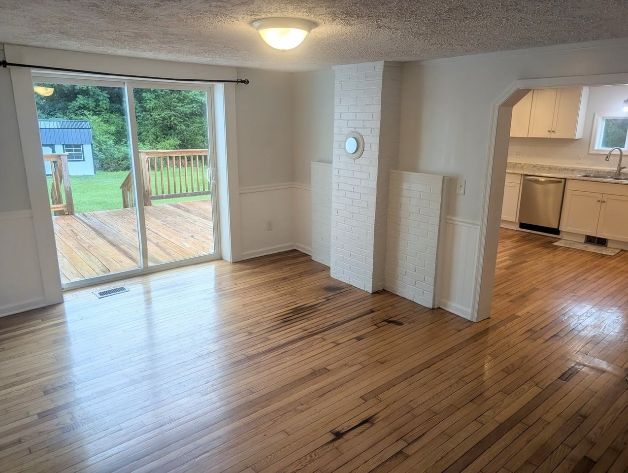 447 Toytown Rd - Photo 3 of 9