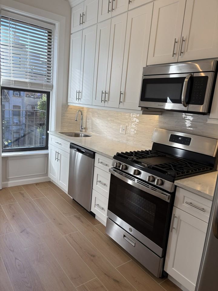 129 Saint Marks Pl #2 - Photo 3 of 12